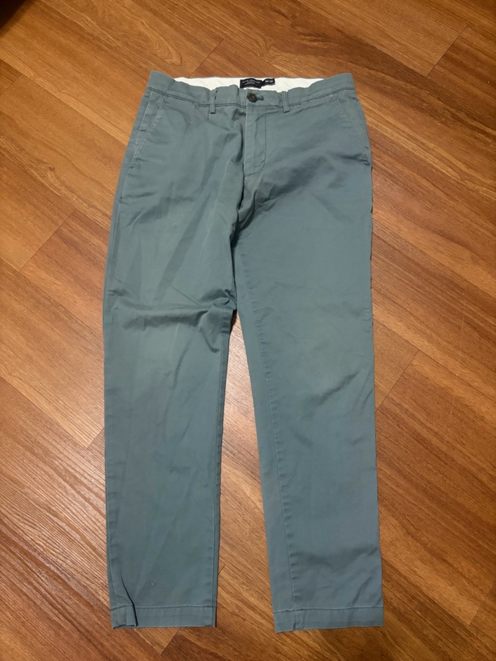 Club Monaco Connor Modern Slim Fot Straight-Leg Chinos in Gray/Green 30x30